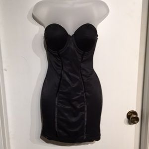 Strapless shape wear